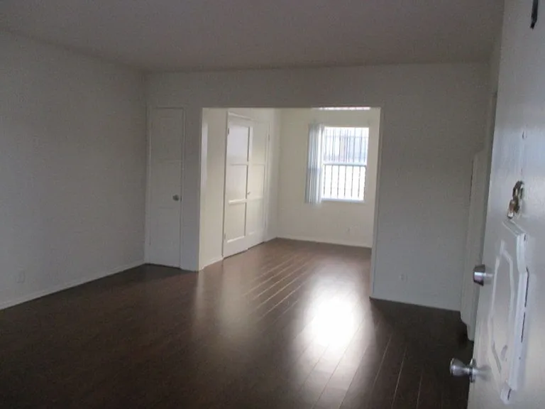 1217 Havenhurst Dr — Photo 3