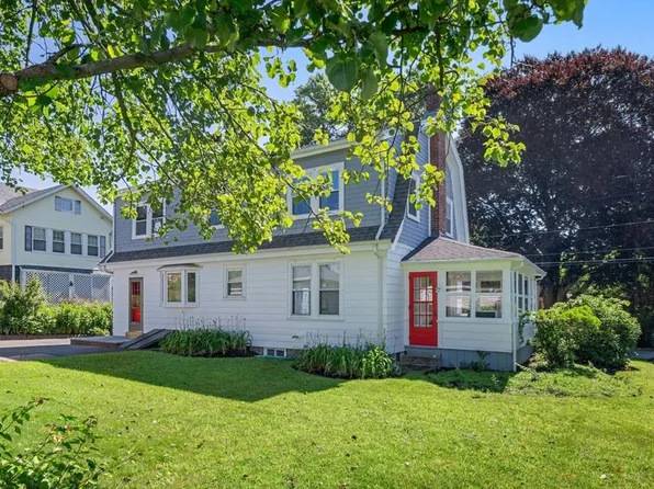 8 Ingalls St, Woburn, MA 01801