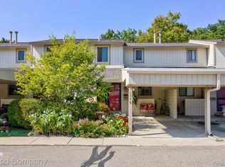 1578 Charter Oak Dr, Rochester, MI 48309