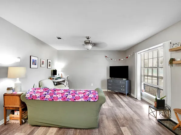 2401 Sycamore Ave APT D4, Huntsville, TX 77340