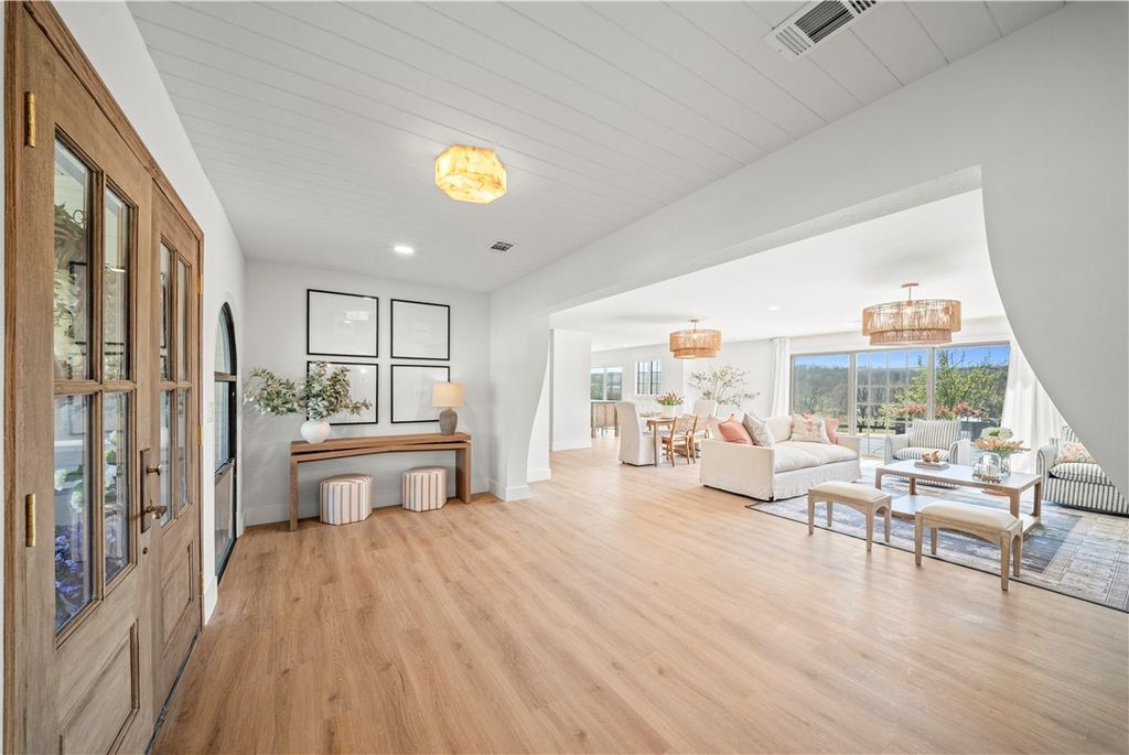 Apartment in Tontitown, Washington - More