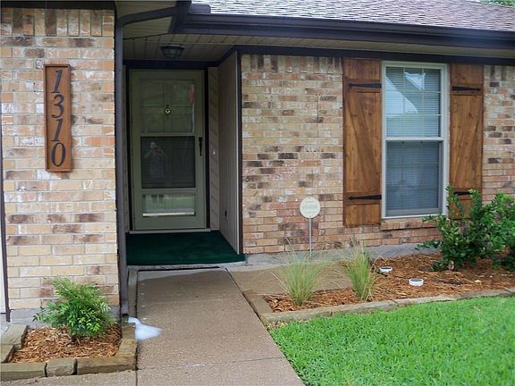 3rd image of 1310 Duvall Dr
