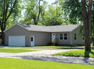 1103 Grand Ave, Worthington, MN 56187