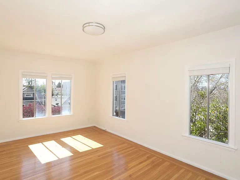 4231 Montgomery — Photo 1