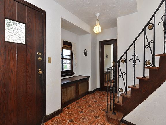 3rd image of 154 Kneeland Ave