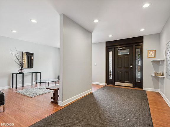 2nd image of 1900 Wilmette Ave Unit 4A