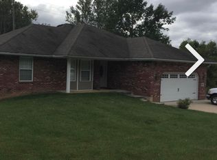 1037 S Country Club Dr, Jefferson City, MO 65109