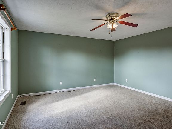 4th image of 168 Sycamore Dr