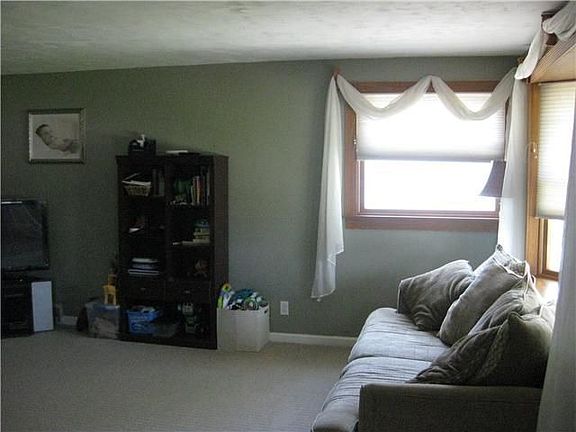 3rd image of 599 Cornwall Ave