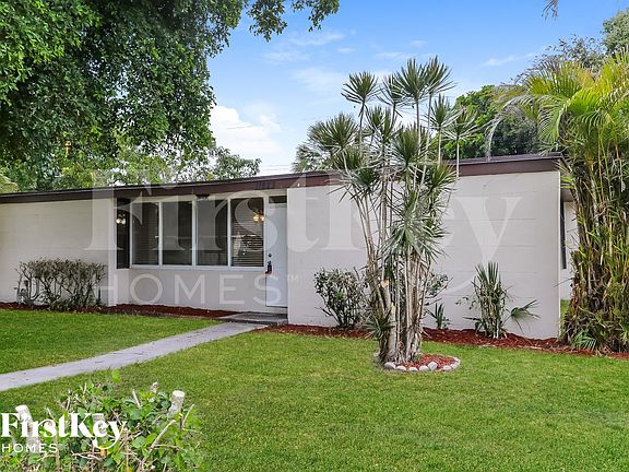 3rd image of 11823 Dahlia Dr