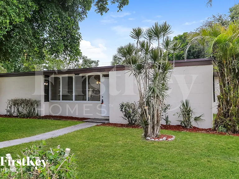 11823 Dahlia Dr — Photo 3