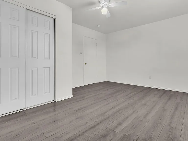 1166 E 43rd Pl — Photo 11
