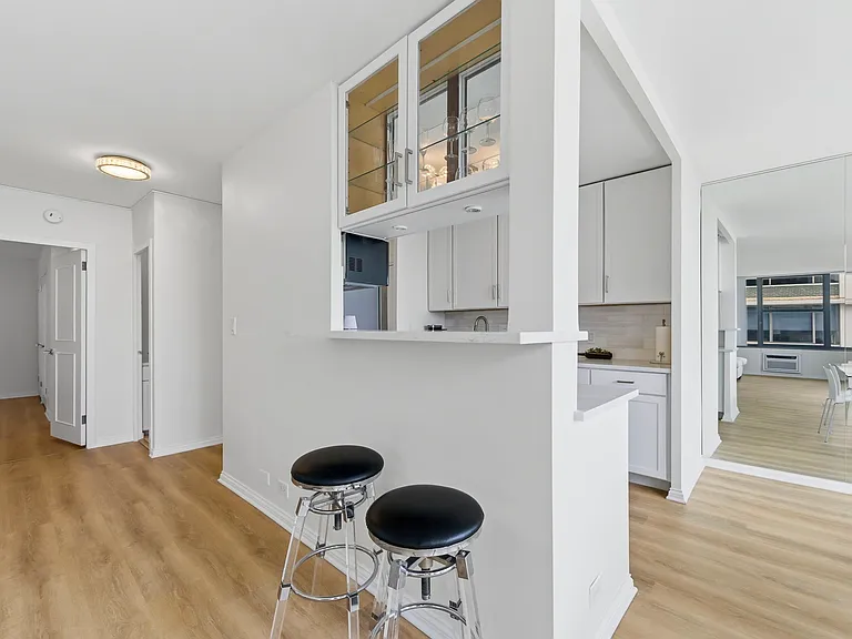Kitchen/Bar