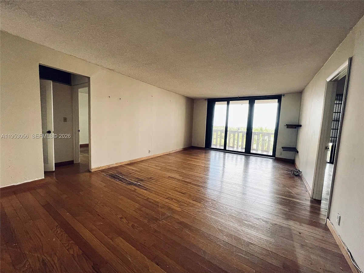 Building Photo - 1111 Crandon Blvd