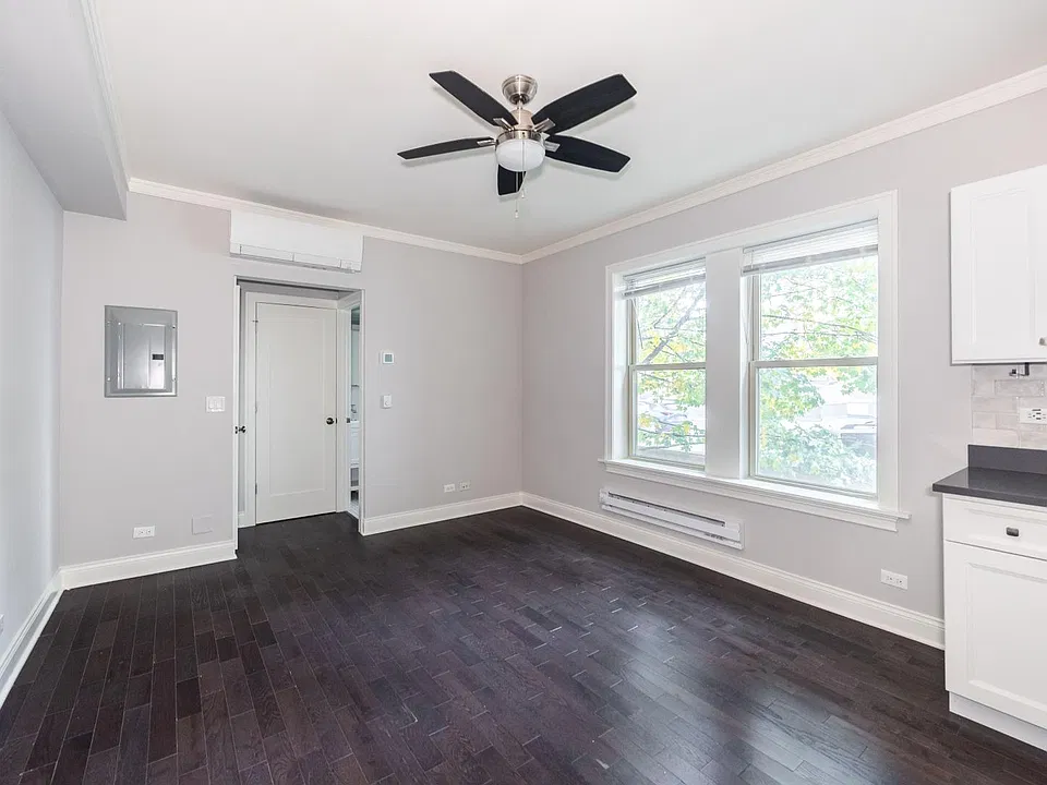 640 W Wrightwood Ave #211