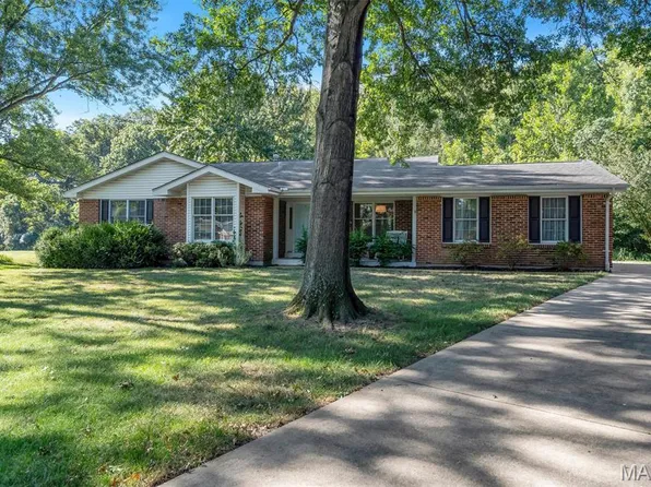 108 Country Creek Ct, Ballwin, MO 63011