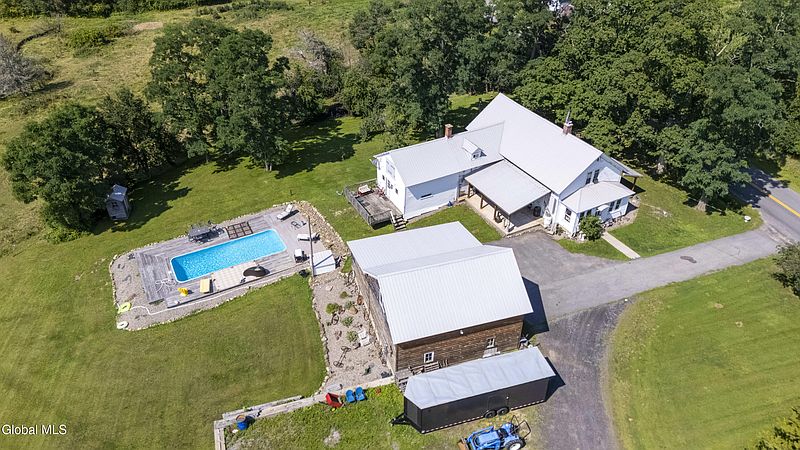 3rd image of 464 Sulphur Springs Road