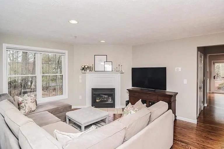14 Georgetowne Dr — Photo 6