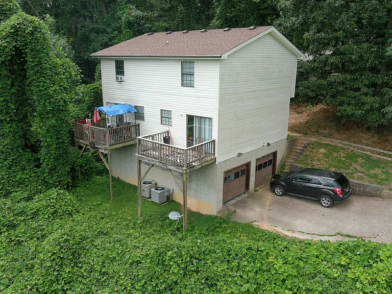 3632 Idlewild Cir — Photo 2