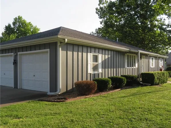 901 E Douglas St, Iola, KS 66749