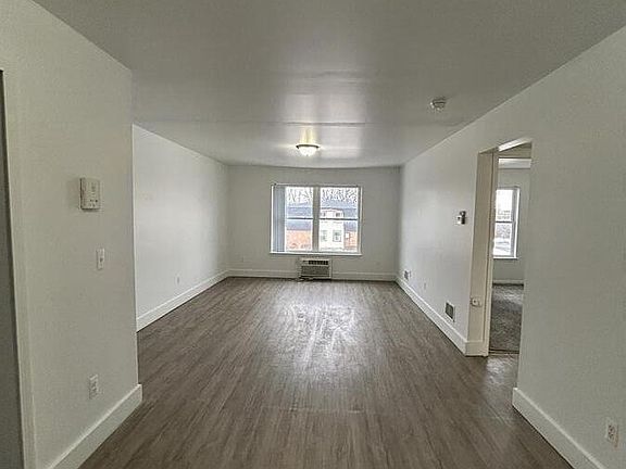 3rd image of 721 Green Rd APT 234