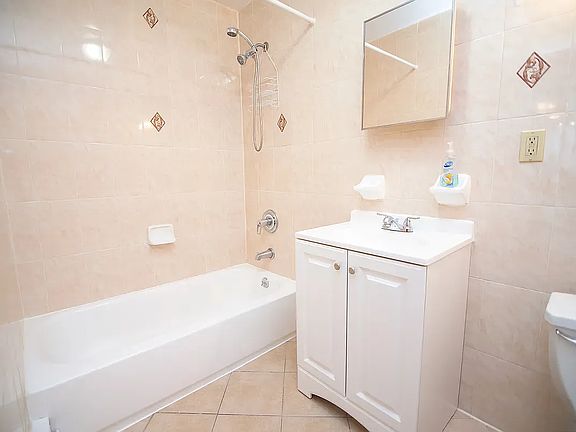 5th image of 10 Claver Pl APT 3A