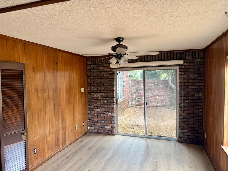 211 S Idlewild St — Photo 23