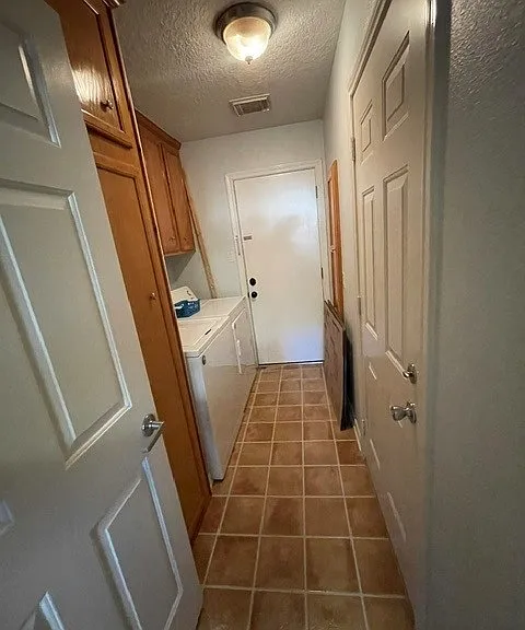 1102 Camelot Ln — Photo 12