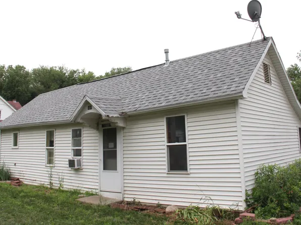 151 Rose St, Morse Bluff, NE 68648