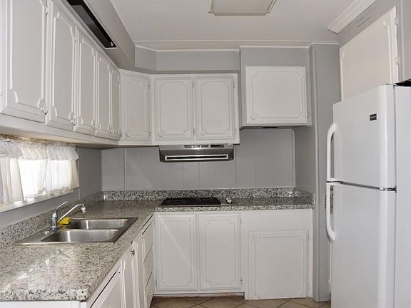 4th image of 165 Blossom Hill Rd Spc 245