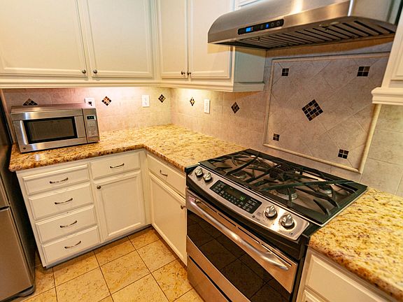 4th image of 902 Windsor Hills Cir