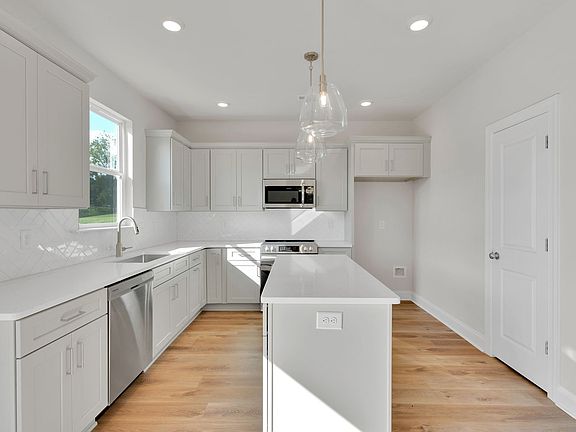 5th image of 726 Lithia Inn Rd