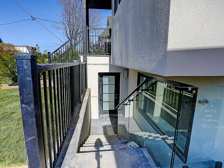 71 Livingstone Ave #BASEMENT — Photo 20