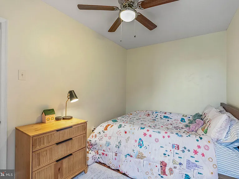 3183 E Thompson St — Photo 20