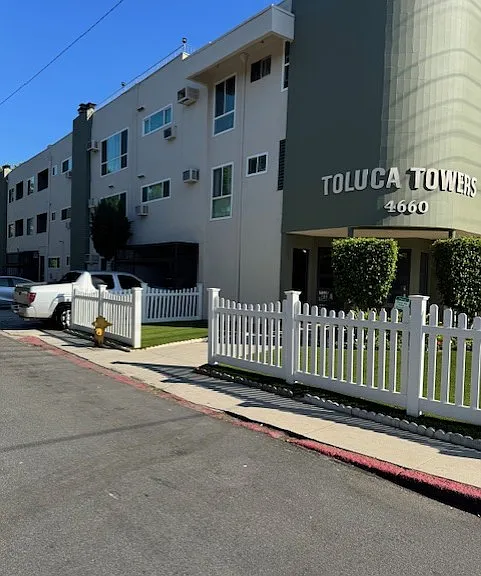 4660 Cahuenga Blvd — Photo 3