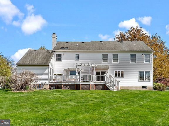 3rd image of 2029 Farmview Dr