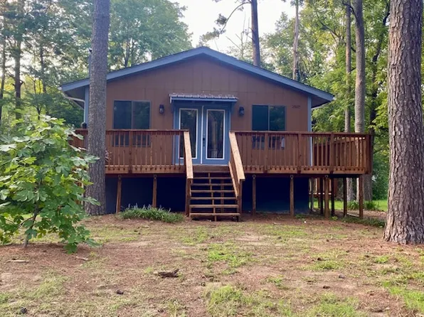 29195 Hunt Club Dr, Courtland, VA 23837