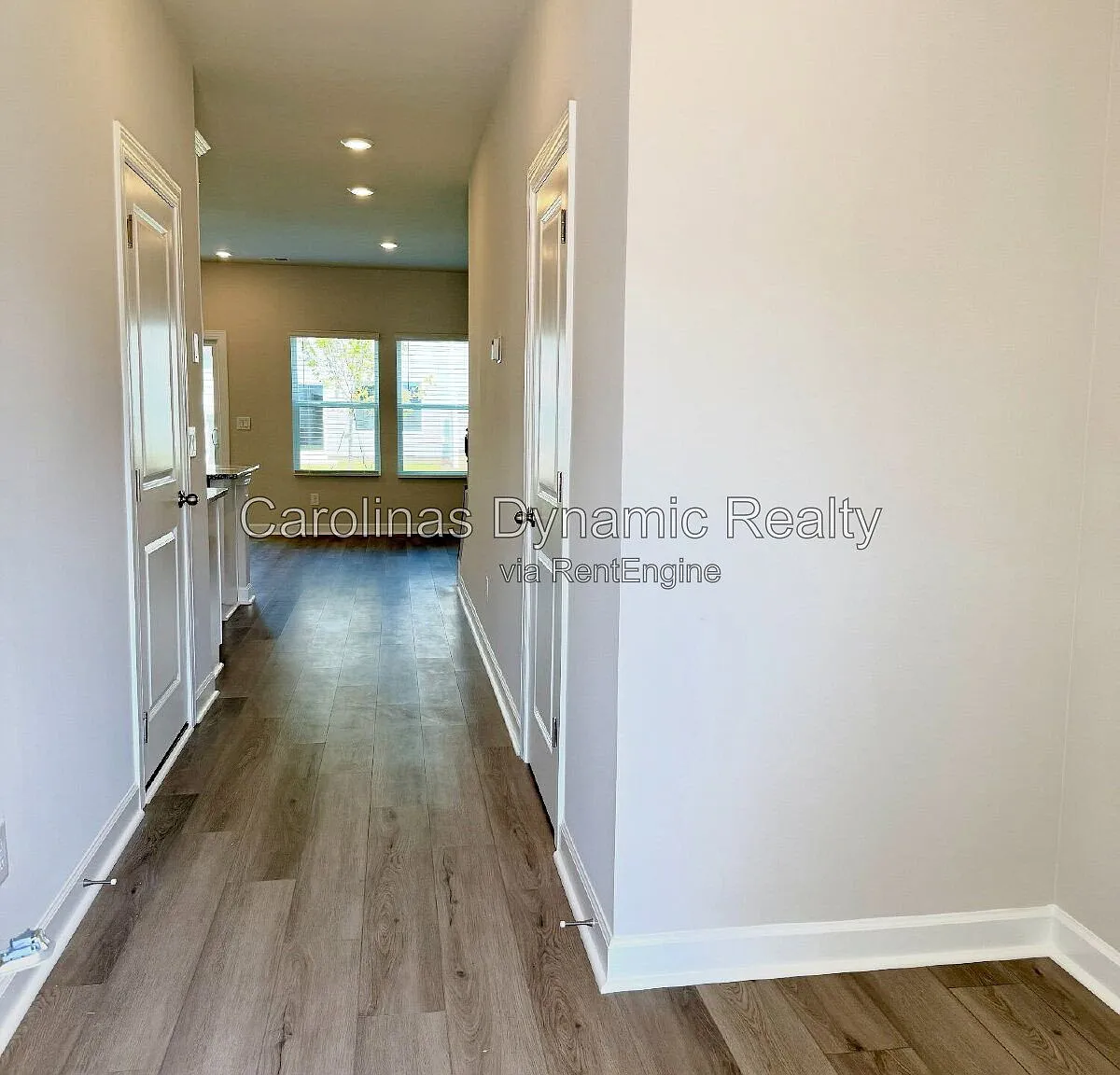 3 bed, 2.5 bath, 1400 sqft, $1,900 — Photo 2
