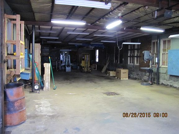 4th image of 103 S Center St