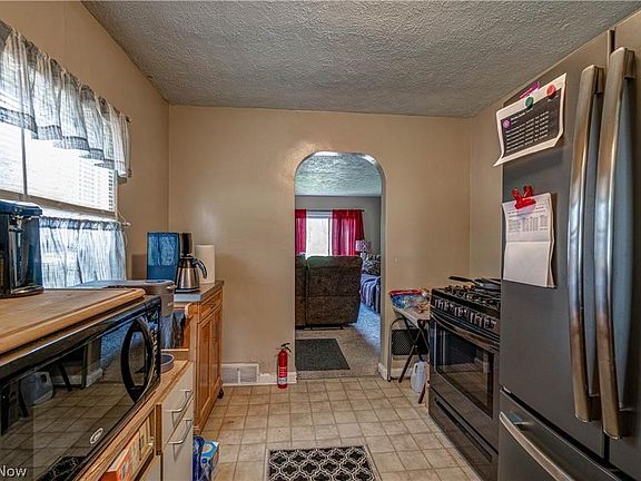 5th image of 2309 43rd St NW