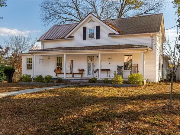 507 W Hunter St, Madison, NC 27025