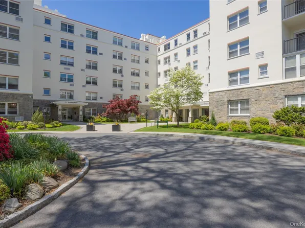 1 Stoneleigh #5M, Bronxville, NY 10708