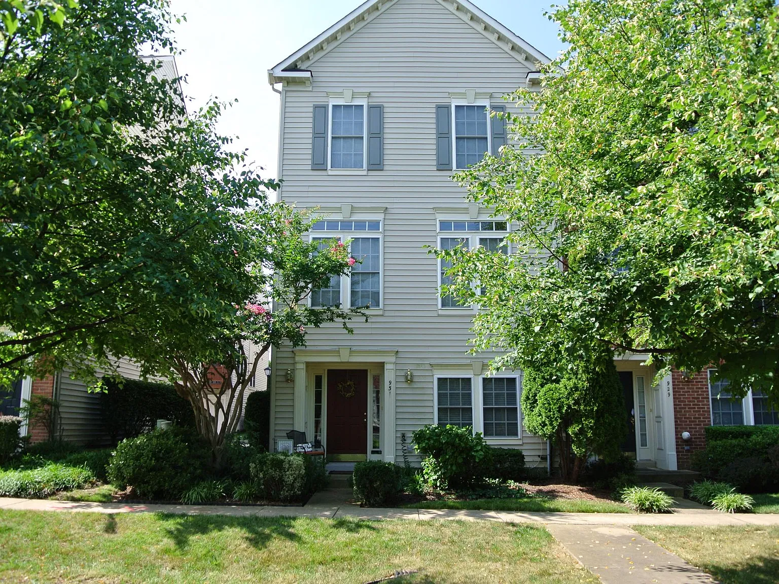 3 bed, 1940 sqft, $4,895 — Photo 2