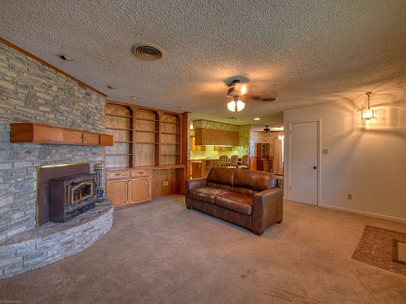 5th image of 100 Cottonwood Dr