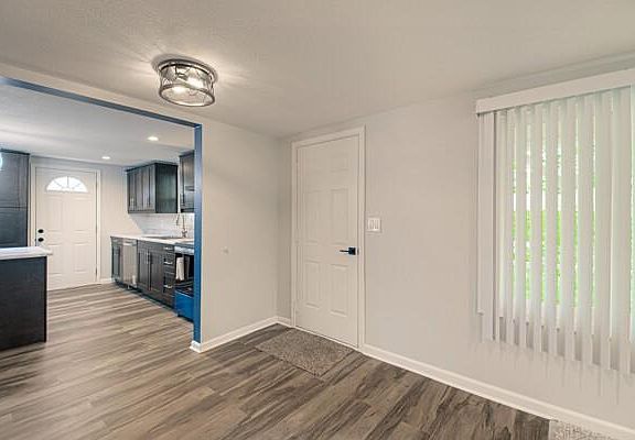 4th image of 4833 Farley Ave