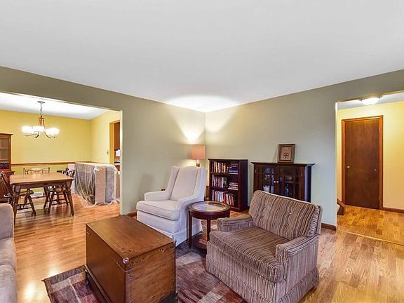 4th image of 9591 Hickory Hill Dr