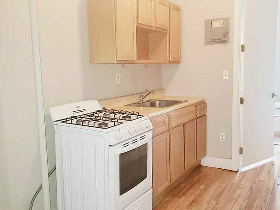 3rd image of 249 Montrose Ave #4L