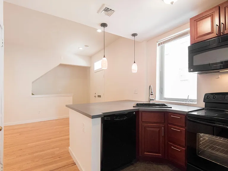1520 Bainbridge St #A — Photo 2