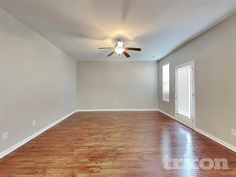 165 Daisy Cir — Photo 2