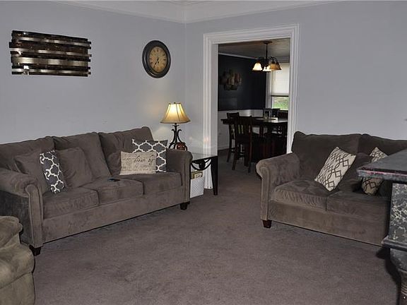 Living room that leads into the dining room. size is 15x15